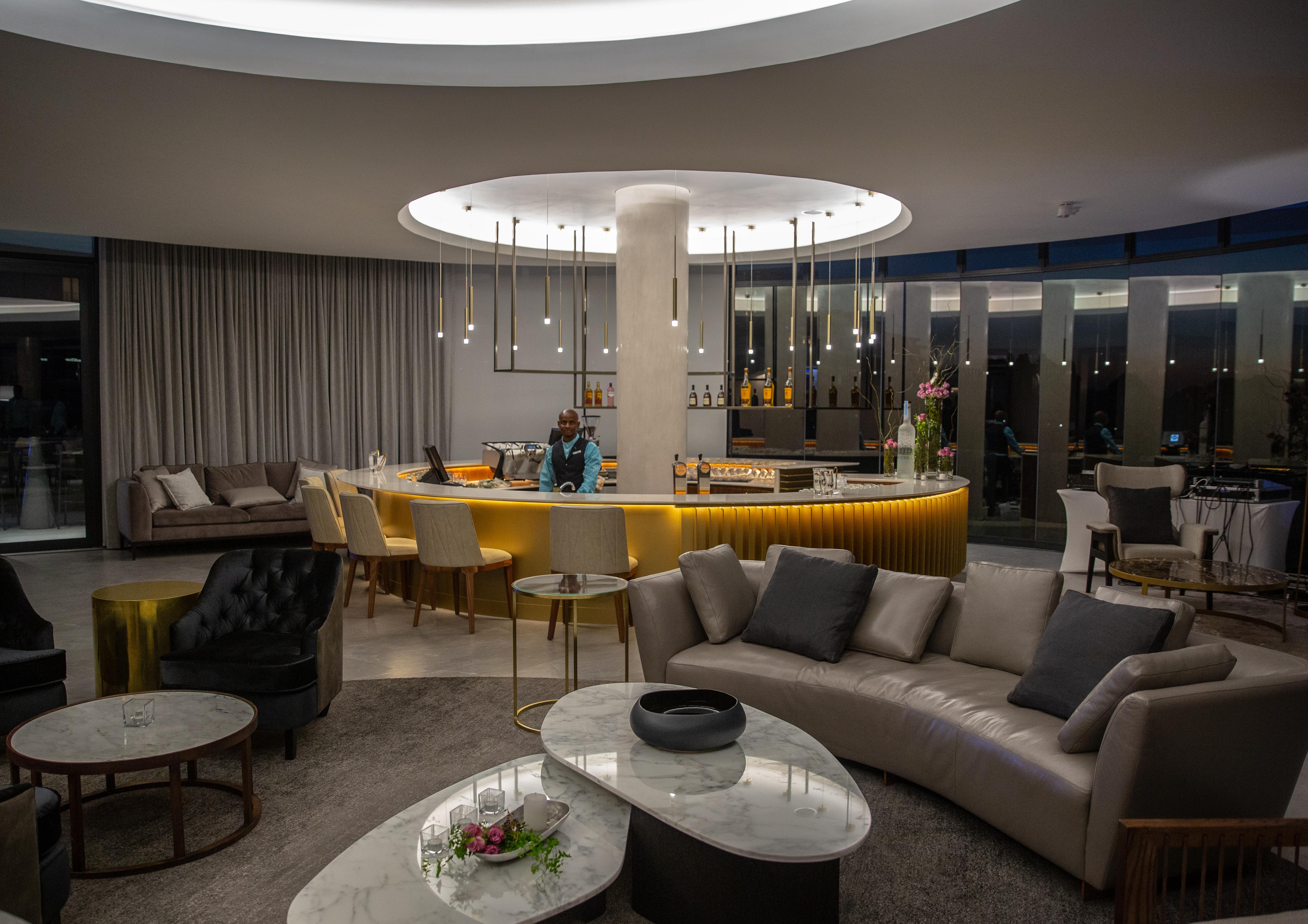 The Houghton Hotel, Spa, Wellness & Golf Johannesburg Exterior photo The lounge at the airport