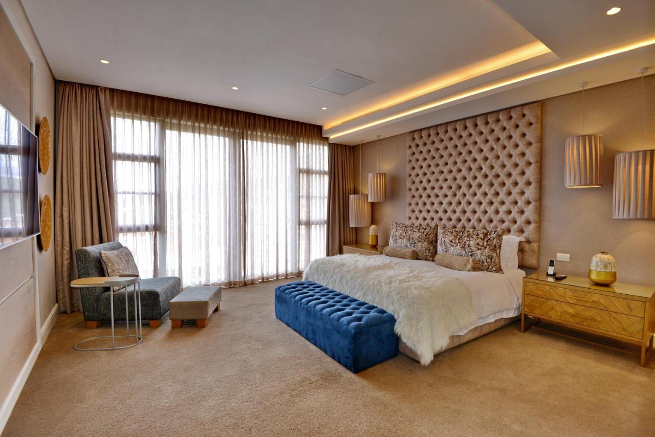 The Houghton Hotel, Spa, Wellness & Golf Johannesburg Exterior photo A bedroom