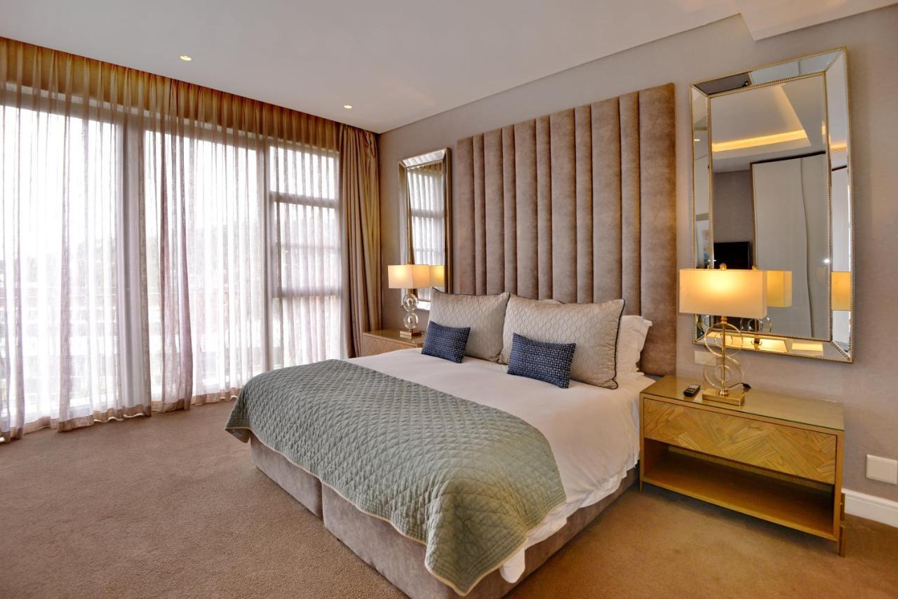 The Houghton Hotel, Spa, Wellness & Golf Johannesburg Exterior photo A bedroom at the Taj Mahal Palace