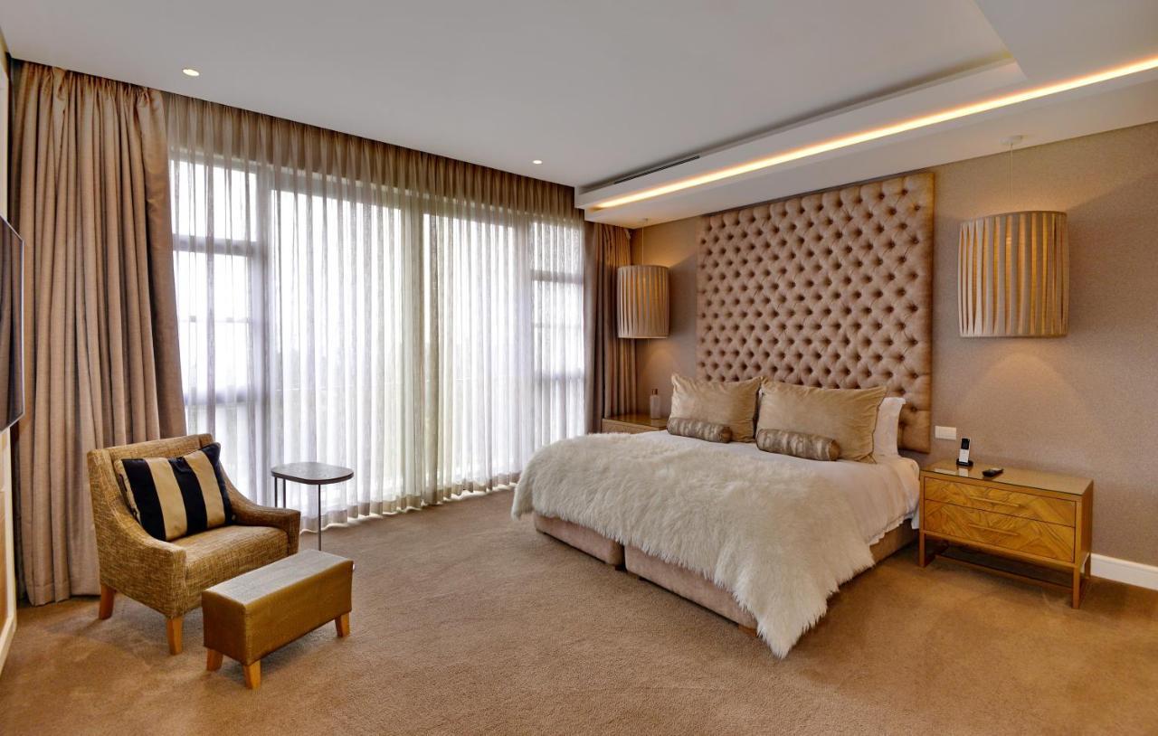 The Houghton Hotel, Spa, Wellness & Golf Johannesburg Exterior photo A bedroom
