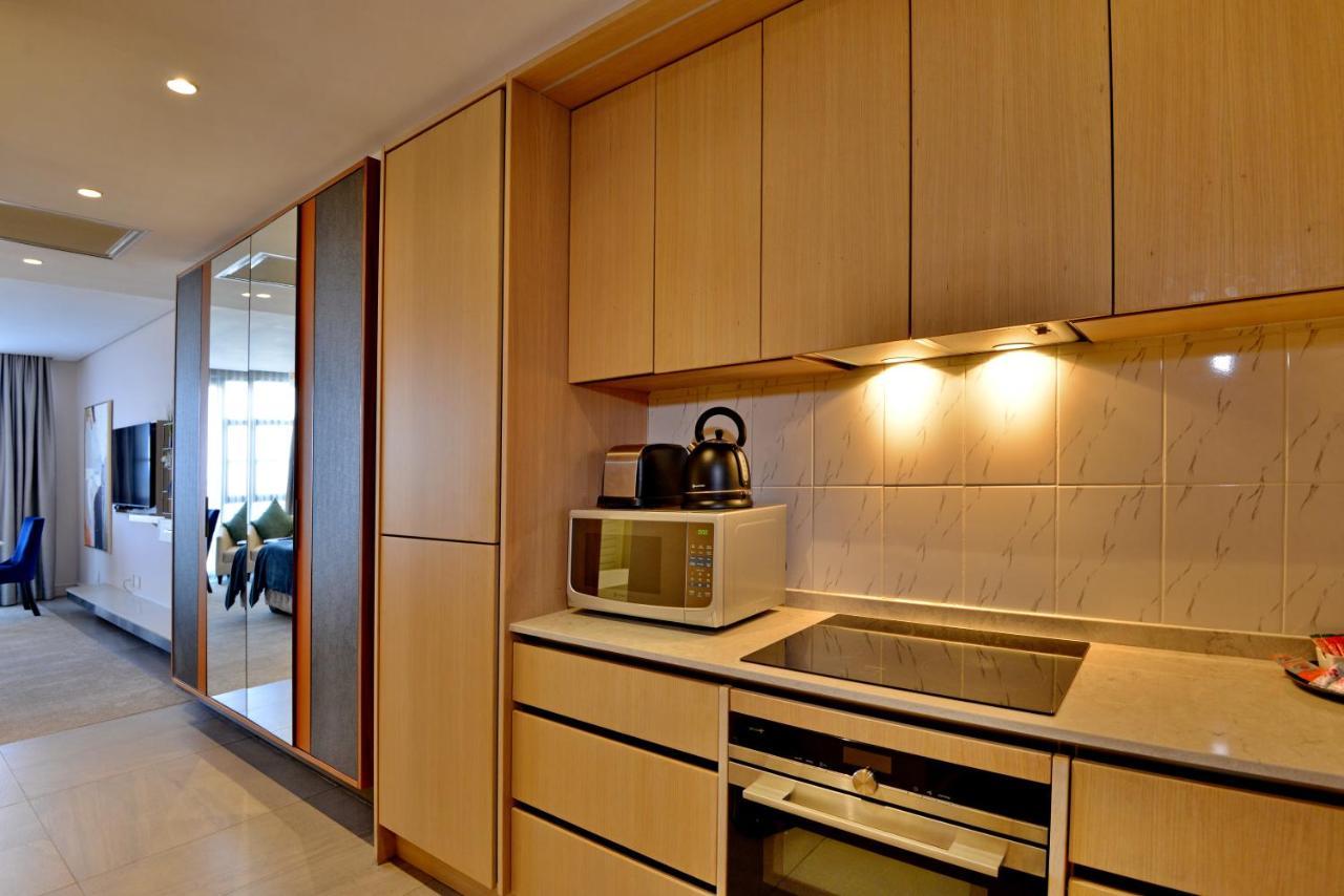 The Houghton Hotel, Spa, Wellness & Golf Johannesburg Exterior photo A kitchen in a serviced apartment
