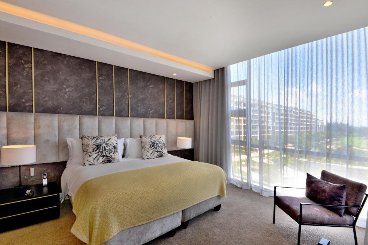 The Houghton Hotel, Spa, Wellness & Golf Johannesburg Exterior photo A bedroom at the InterContinental Johannesburg