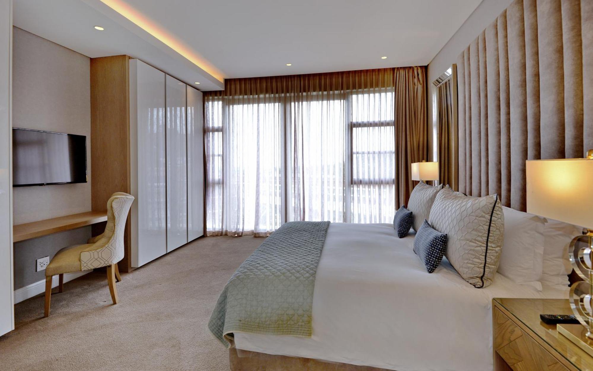 The Houghton Hotel, Spa, Wellness & Golf Johannesburg Exterior photo A bedroom at the hotel