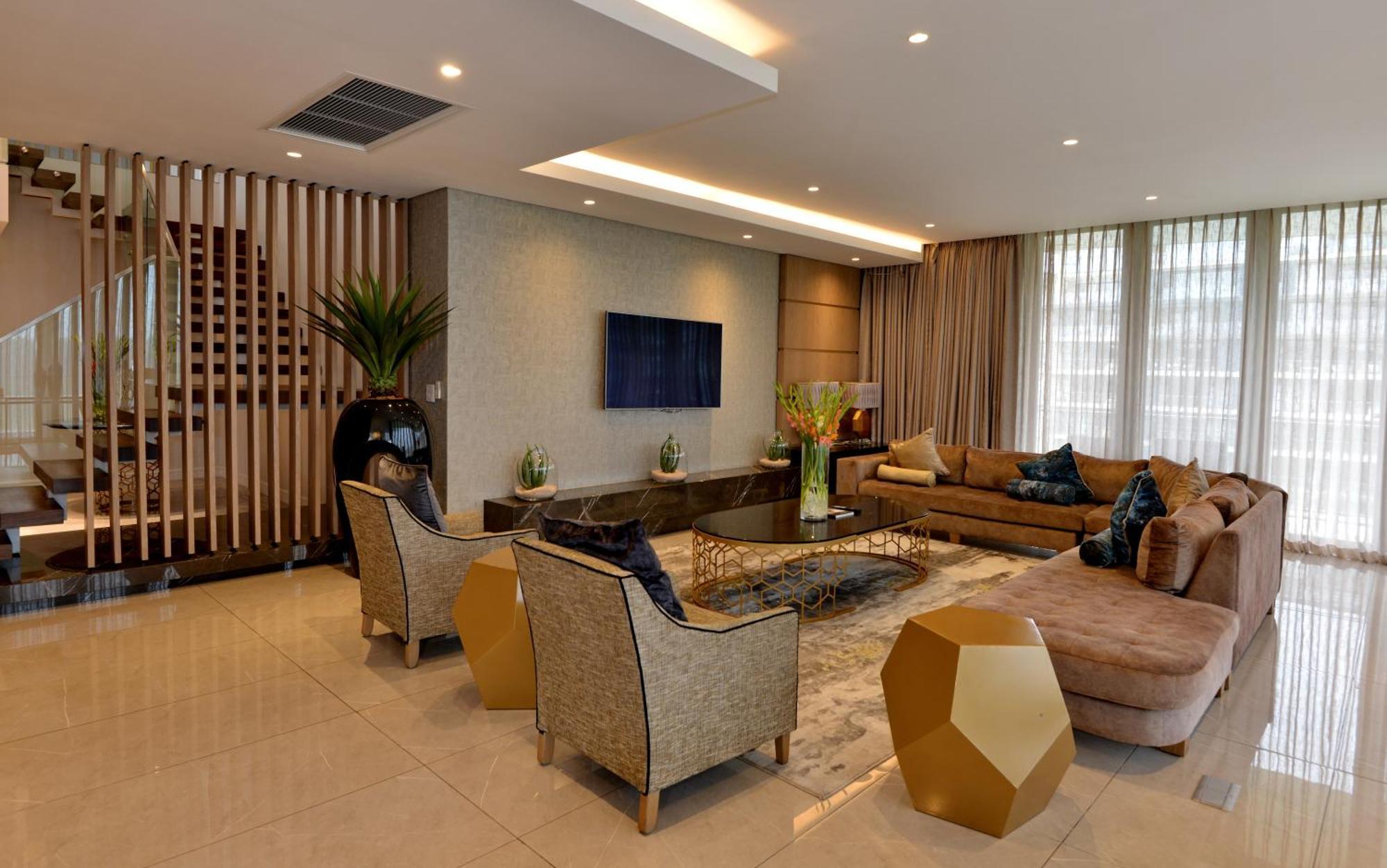 The Houghton Hotel, Spa, Wellness & Golf Johannesburg Exterior photo A living room in a luxury apartment